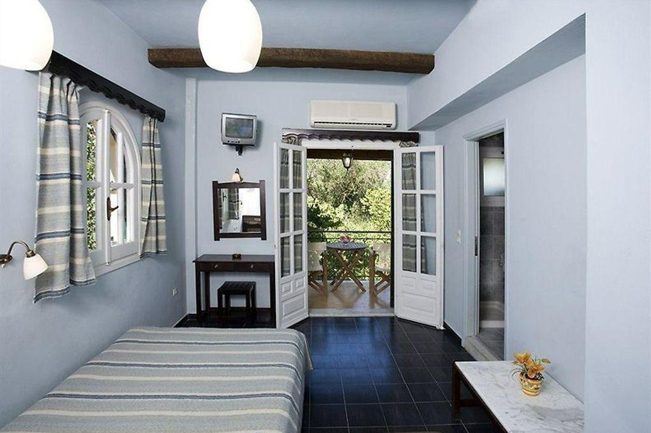 Yannis Servos Barbati Apartments Bagian luar foto