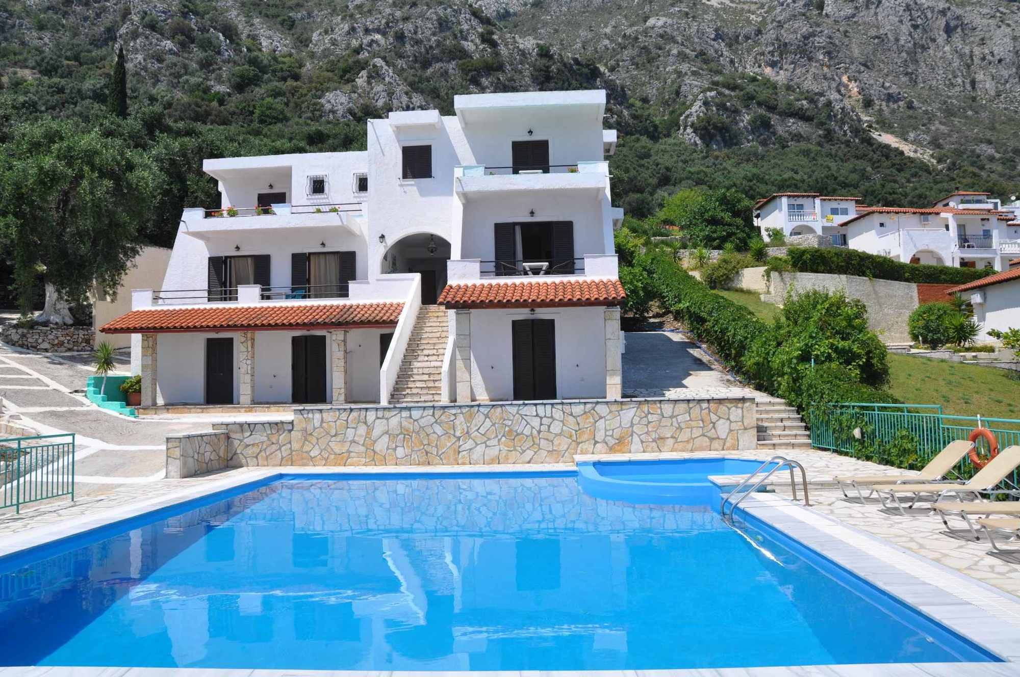 Yannis Servos Barbati Apartments Bagian luar foto